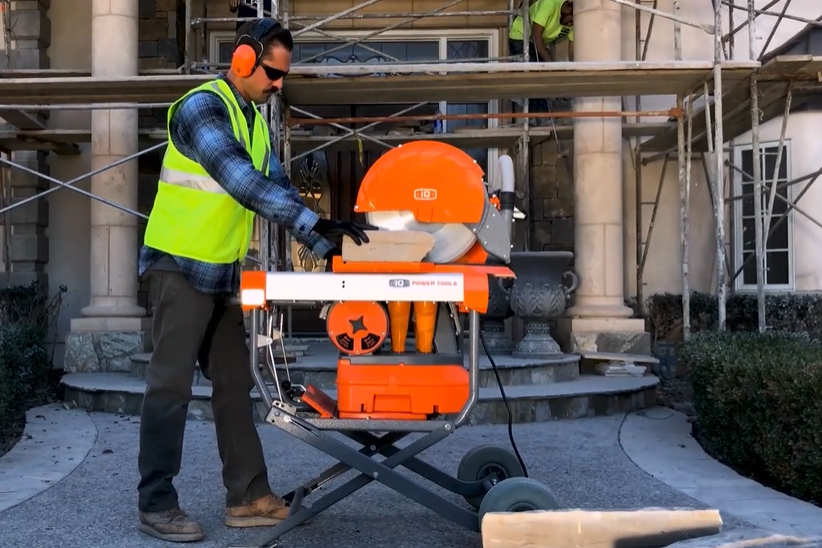 The 5 advantages of a waterless and dustless tile saw. The future of precision tile cutting.